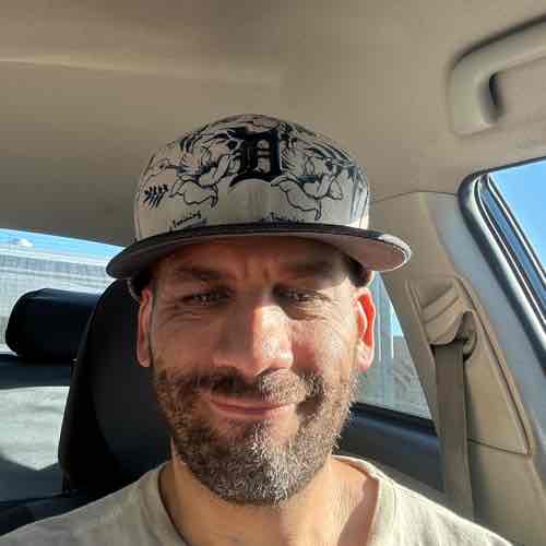 Weekend Go to Guy Logo