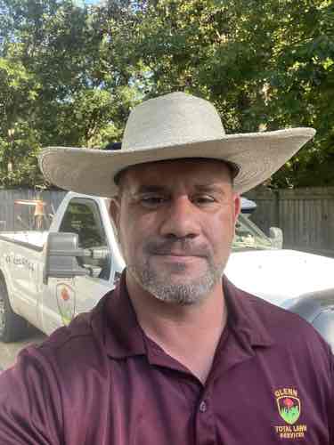 Glenn total lawn service Logo
