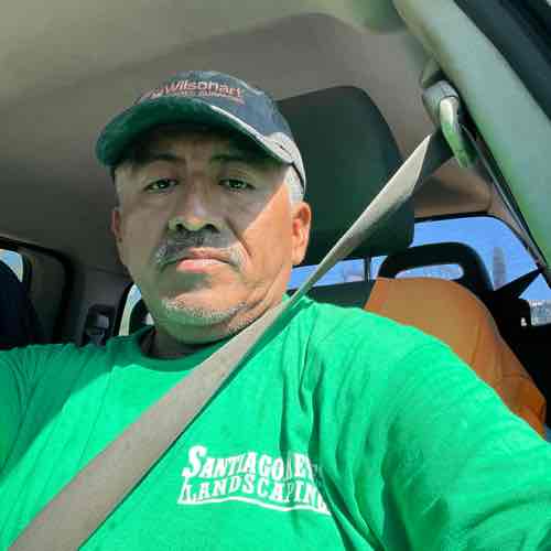 Santiagoreyeslandscaping Logo